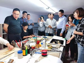 90后女孩返鄉(xiāng)創(chuàng)業(yè)做麥秸畫 月入萬元不忘幫扶貧困戶